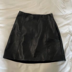 Aritzia Bavarian Vegan Leather Mini Skirt - Black